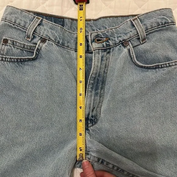 NWOT Levi’s Vintage High Waisted Denim Shorts 550 Student Relaxed Fit, Size W27